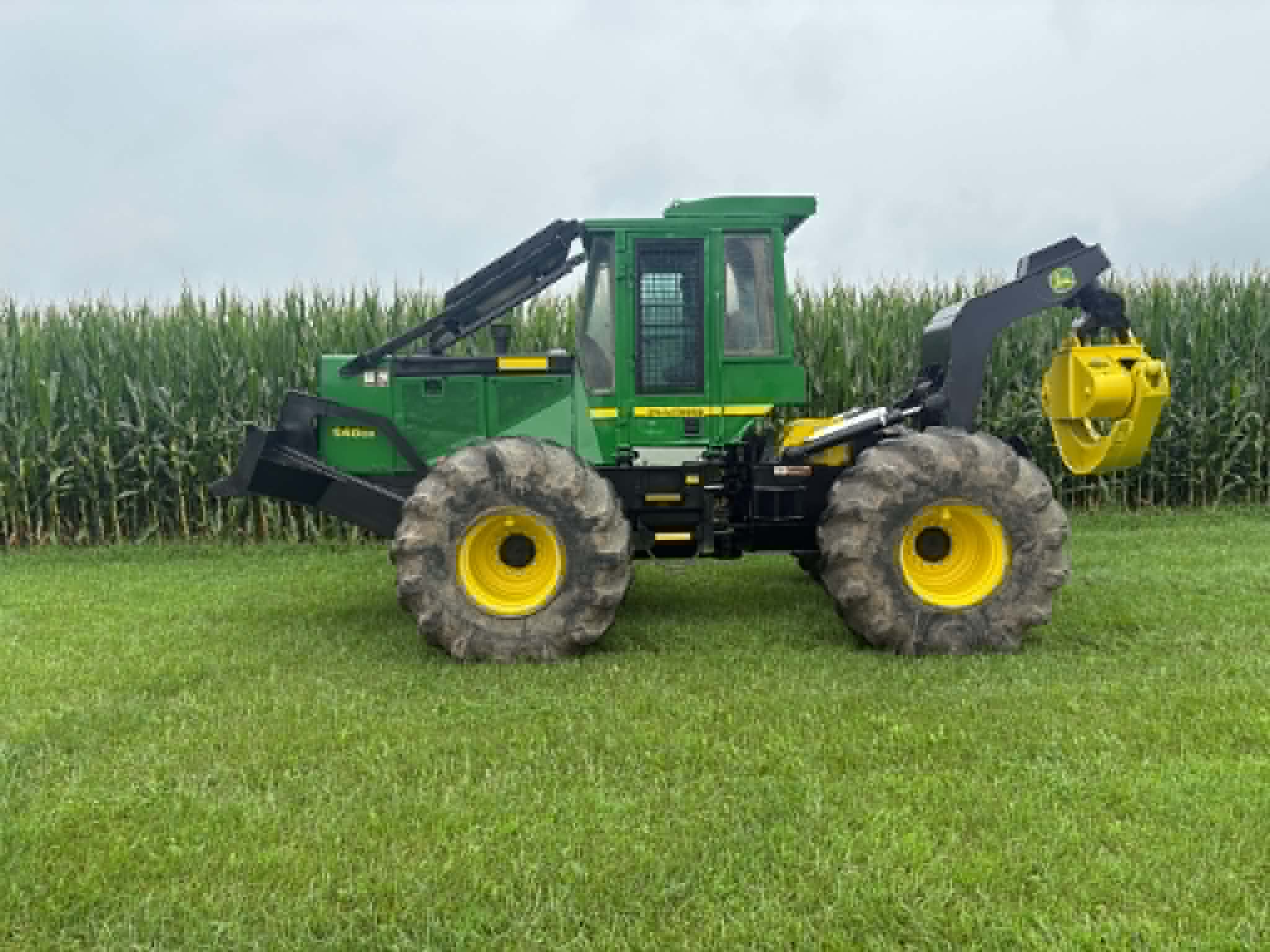 John Deere 548G3 Grapple Skidder
